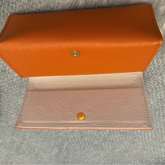 Tory Burch sunglasses case - Picture 5 of 5